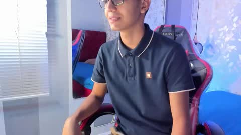 Snapshot of velkanxx chatting on October 29, 2025, 9:49 pm V E L K A N online show from October 29, 2025, 9:49 pm