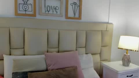 Velora online show from October 19, 2025, 3:40 am