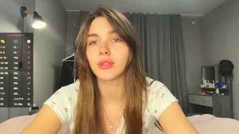 Snapshot of veluxe chatting on July 19, 2026, 5:27 pm Nia online show from July 19, 2026, 5:27 pm