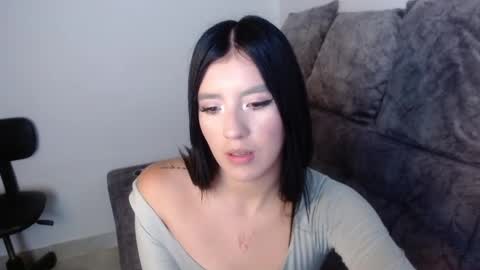 velvet_28_ online show from September 23, 2025, 8:45 pm