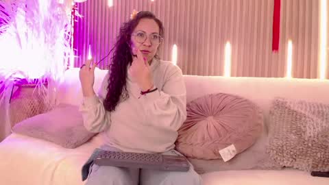 Snapshot of velvet_curly chatting on May 23, 2026, 12:20 pm Emma Curly online show from May 23, 2026, 12:20 pm