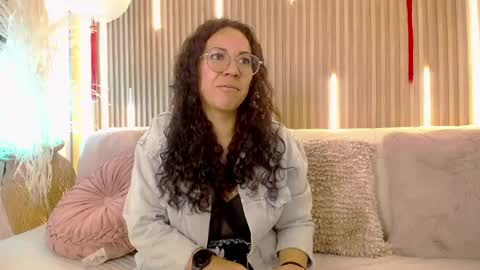 Snapshot of velvet_curly chatting on May 25, 2026, 12:55 pm Emma Curly online show from May 25, 2026, 12:55 pm