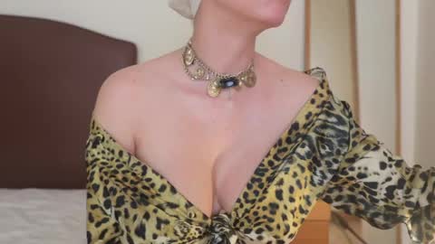 Snapshot of velvet_daydream chatting on May 30, 2026, 6:38 pm Sienna online show from May 30, 2026, 6:38 pm