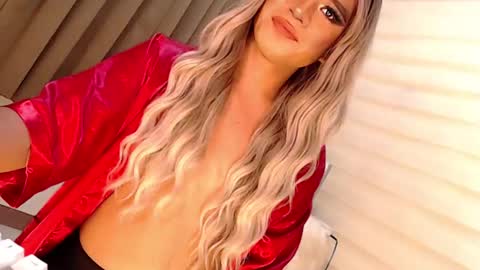 Snapshot of velvet_fux chatting on February 1, 2025, 12:51 am Richy will make you fall in love online show from February 1, 2025, 12:51 am