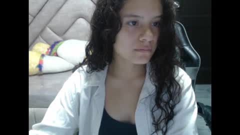 velvet_moon_v online show from October 25, 2025, 1:07 pm