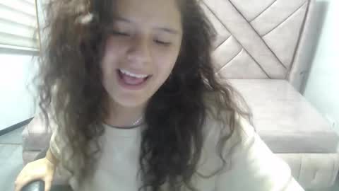 velvet_moon_v online show from March 17, 2026, 9:18 pm