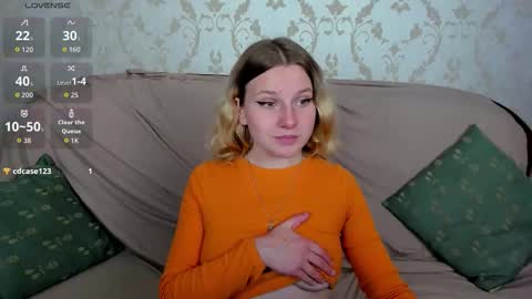 velvet_peach_ online show from September 12, 2025, 5:29 am