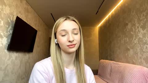 Nika online show from November 16, 2025, 7:14 am