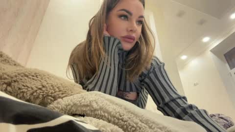 velvetqueen99 online show from April 13, 2026, 7:19 pm