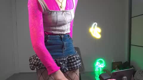 VelvetTGirl online show from March 12, 2026, 5:57 am