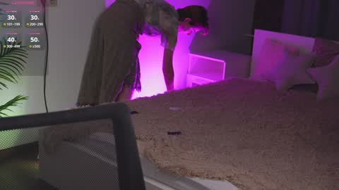 CLEOshort hair  TIna long hair  online show from December 11, 2024, 5:37 pm