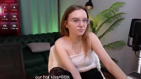 CLEOshort hair  TIna long hair  online show from February 26, 2025, 5:39 pm