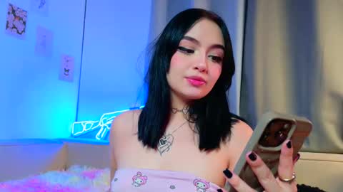 Snapshot of velvetvibes_ chatting on June 4, 2026, 1:44 am velvetvibes_ online show from June 4, 2026, 1:44 am