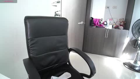 Venelope 3 online show from February 17, 2026, 7:53 pm