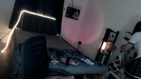 veniceseduction online show from April 17, 2026, 12:08 pm