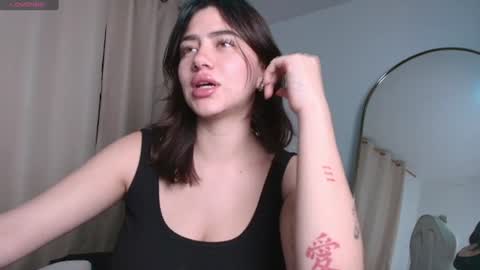 Snapshot of venus_art11 chatting on August 2, 2026, 4:44 am venus_art11 online show from August 2, 2026, 4:44 am