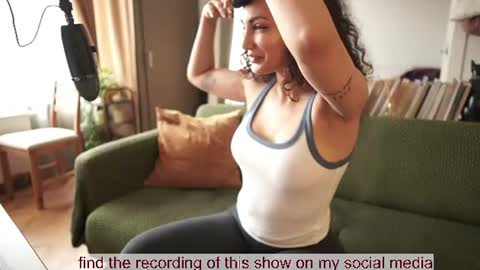Snapshot of venus_in_jeans chatting on June 12, 2026, 7:29 am Bella online show from June 12, 2026, 7:29 am