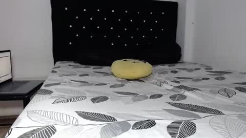 venus_menoza online show from October 14, 2025, 10:10 pm