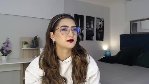 Snapshot of venus_steffen chatting on September 18, 2025, 12:29 pm Mia online show from September 18, 2025, 12:29 pm