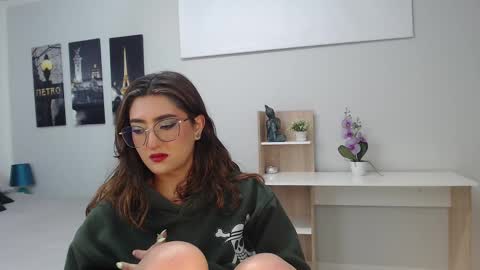 Snapshot of venus_steffen chatting on September 19, 2025, 12:28 pm Mia online show from September 19, 2025, 12:28 pm