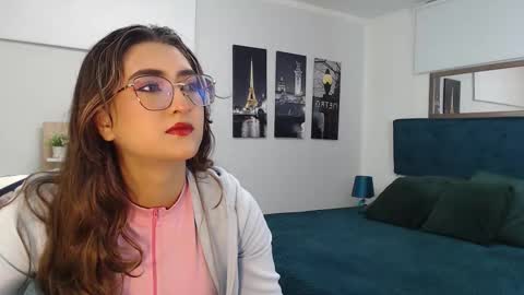 Snapshot of venus_steffen chatting on October 27, 2025, 12:31 pm Mia online show from October 27, 2025, 12:31 pm