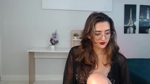 Snapshot of venus_steffen chatting on October 28, 2025, 1:14 pm Mia online show from October 28, 2025, 1:14 pm