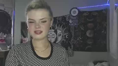 Miss Venus online show from November 11, 2025, 3:01 pm