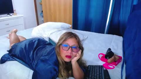 Snapshot of venushot1xx chatting on May 29, 2026, 12:03 pm venushot1xx online show from May 29, 2026, 12:03 pm
