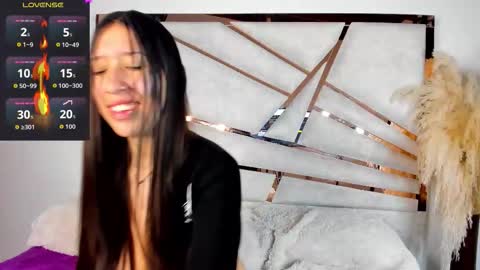 venusmorgan_ online show from November 25, 2025, 12:27 pm