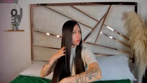 venusmorgan_ online show from December 1, 2025, 8:14 pm