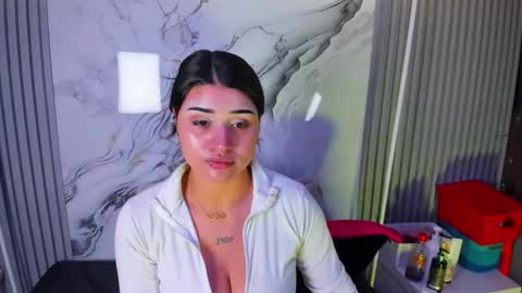 Venusowen  online show from May 12, 2026, 1:52 pm