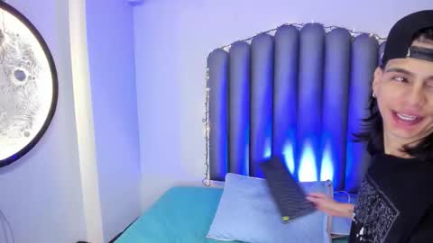 venuss09 online show from November 10, 2025, 8:19 pm