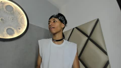 venuss_03 online show from May 6, 2026, 3:35 am