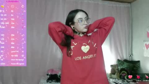 Snapshot of venuzxx chatting on February 14, 2025, 12:03 pm . . online show from February 14, 2025, 12:03 pm
