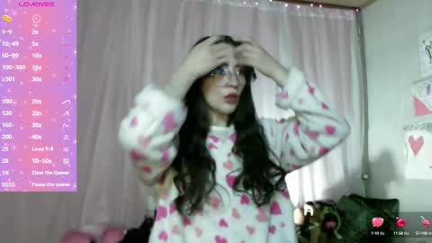 Snapshot of venuzxx chatting on February 18, 2025, 11:33 am . . online show from February 18, 2025, 11:33 am