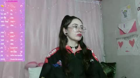 Snapshot of venuzxx chatting on February 20, 2025, 4:36 pm . . online show from February 20, 2025, 4:36 pm