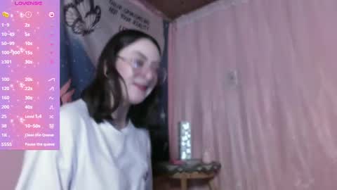 Snapshot of venuzxx chatting on March 10, 2025, 12:15 pm . . online show from March 10, 2025, 12:15 pm