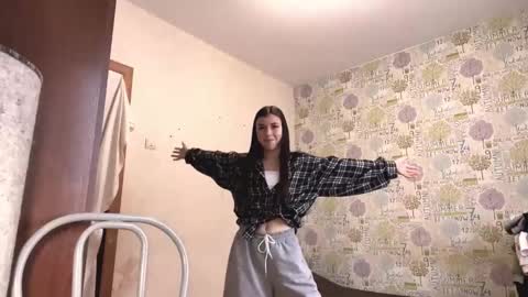 Snapshot of verdiedemoss chatting on November 23, 2025, 6:35 am Verdi online show from November 23, 2025, 6:35 am