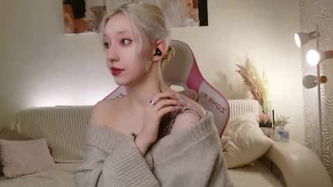 Snapshot of vergin_smell chatting on October 18, 2025, 6:16 am Mia online show from October 18, 2025, 6:16 am