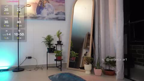 vero_cam online show from September 24, 2025, 3:32 am