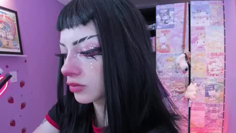     online show from November 28, 2025, 11:40 pm