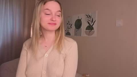 Veronica online show from September 24, 2025, 8:06 am