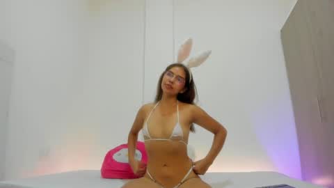 Snapshot of verohoneymoon chatting on April 30, 2026, 2:18 am Veronica online show from April 30, 2026, 2:18 am