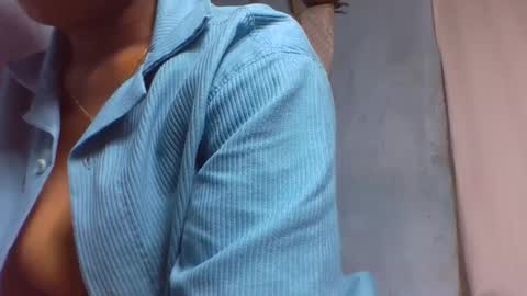 Snapshot of verolla31 chatting on February 24, 2025, 2:51 am verolla31 online show from February 24, 2025, 2:51 am