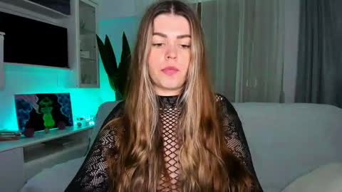 Lolitalolz online show from March 1, 2025, 8:10 pm