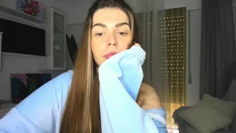 Lolitalolz online show from March 12, 2025, 5:07 pm