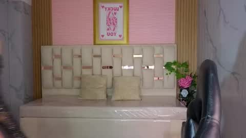 veronicaa_s online show from July 7, 2026, 8:02 pm