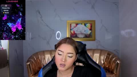 veronicaa_s online show from July 28, 2026, 8:12 pm