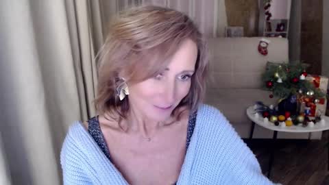 Snapshot of veronicagilbert chatting on December 24, 2024, 11:49 am Helen online show from December 24, 2024, 11:49 am