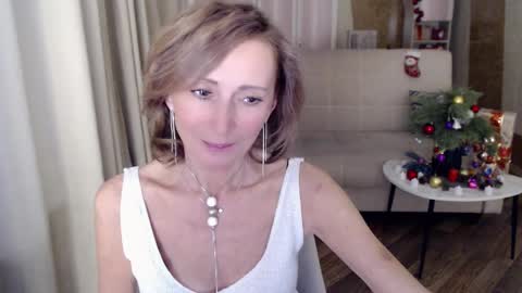 Snapshot of veronicagilbert chatting on December 27, 2024, 11:17 am Helen online show from December 27, 2024, 11:17 am